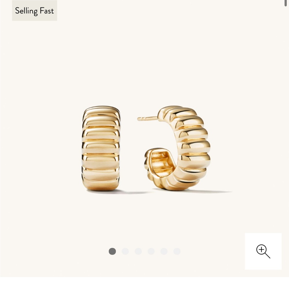 Mejuri Charlotte Bold Hoops - Gold